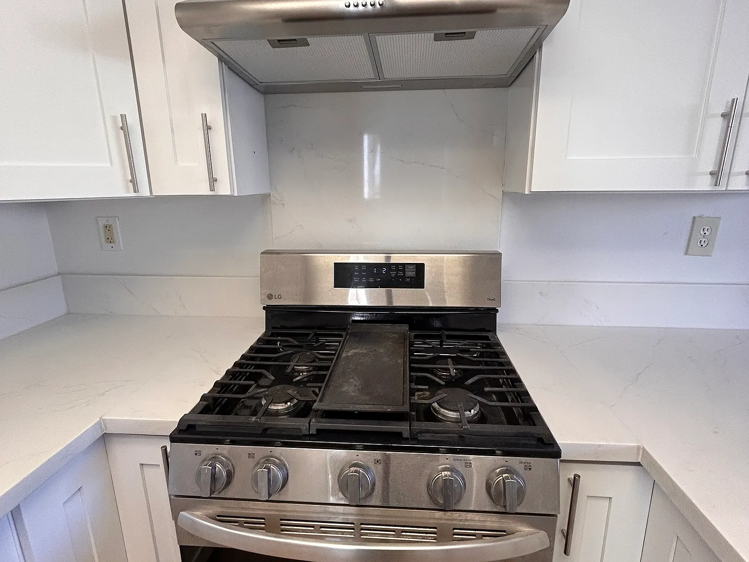 3 bed, 2.5 bath, 1325 sqft, $3,150 — Photo 3