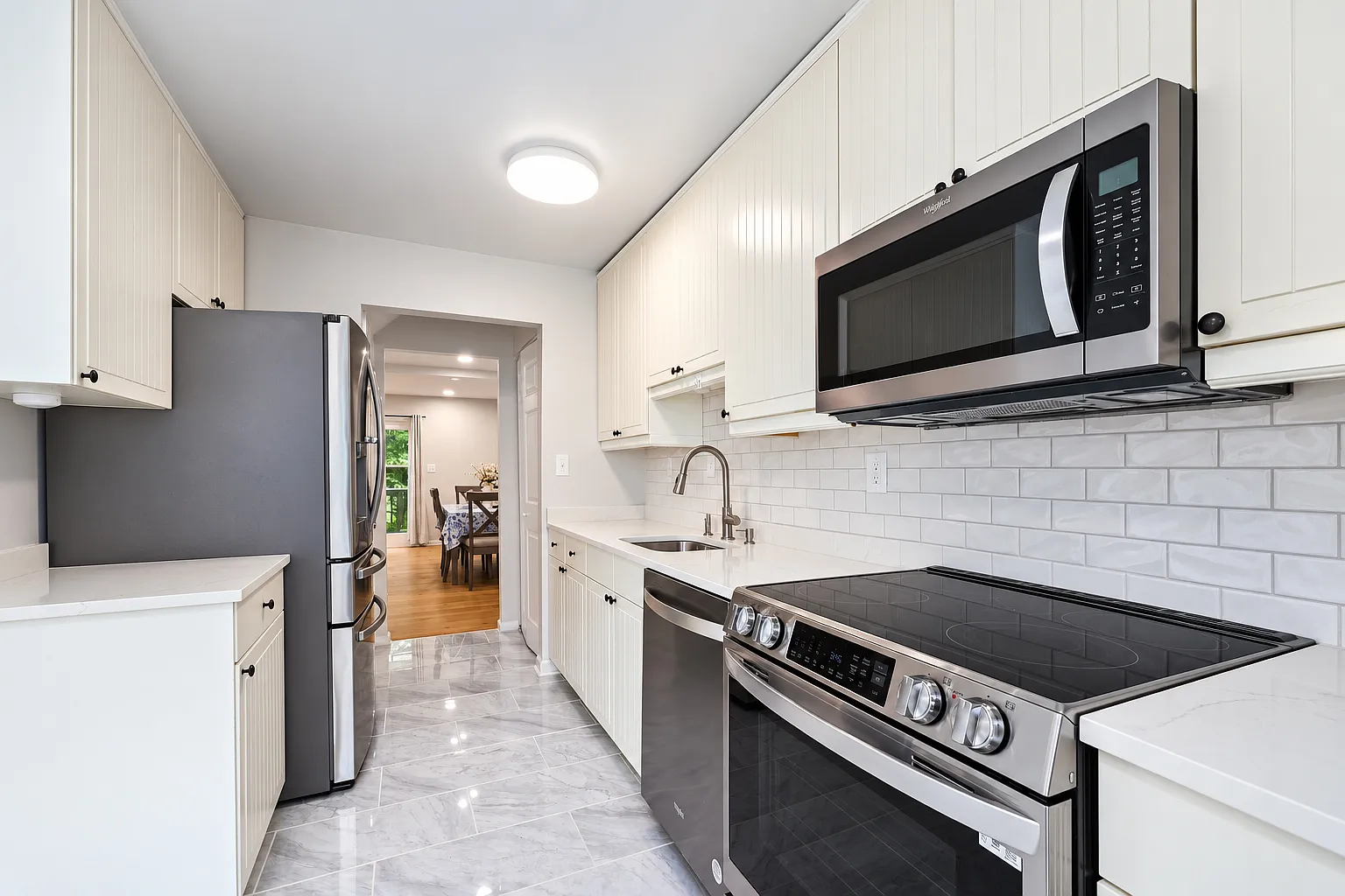 3 bed, 1886 sqft, $3,200 — Photo 4