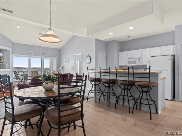 151 Upper Monarch Cove Dr #6B, Lake Ozark, MO 65049