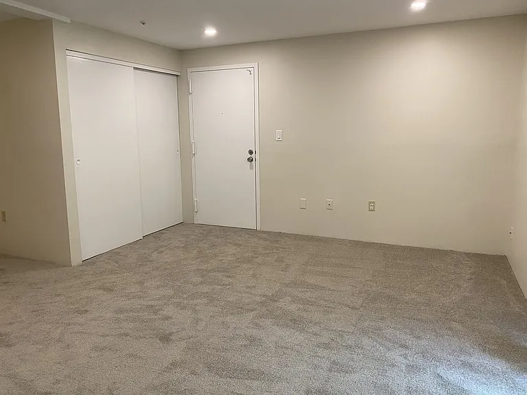 19 Village Rock Ln #8 — Photo 2