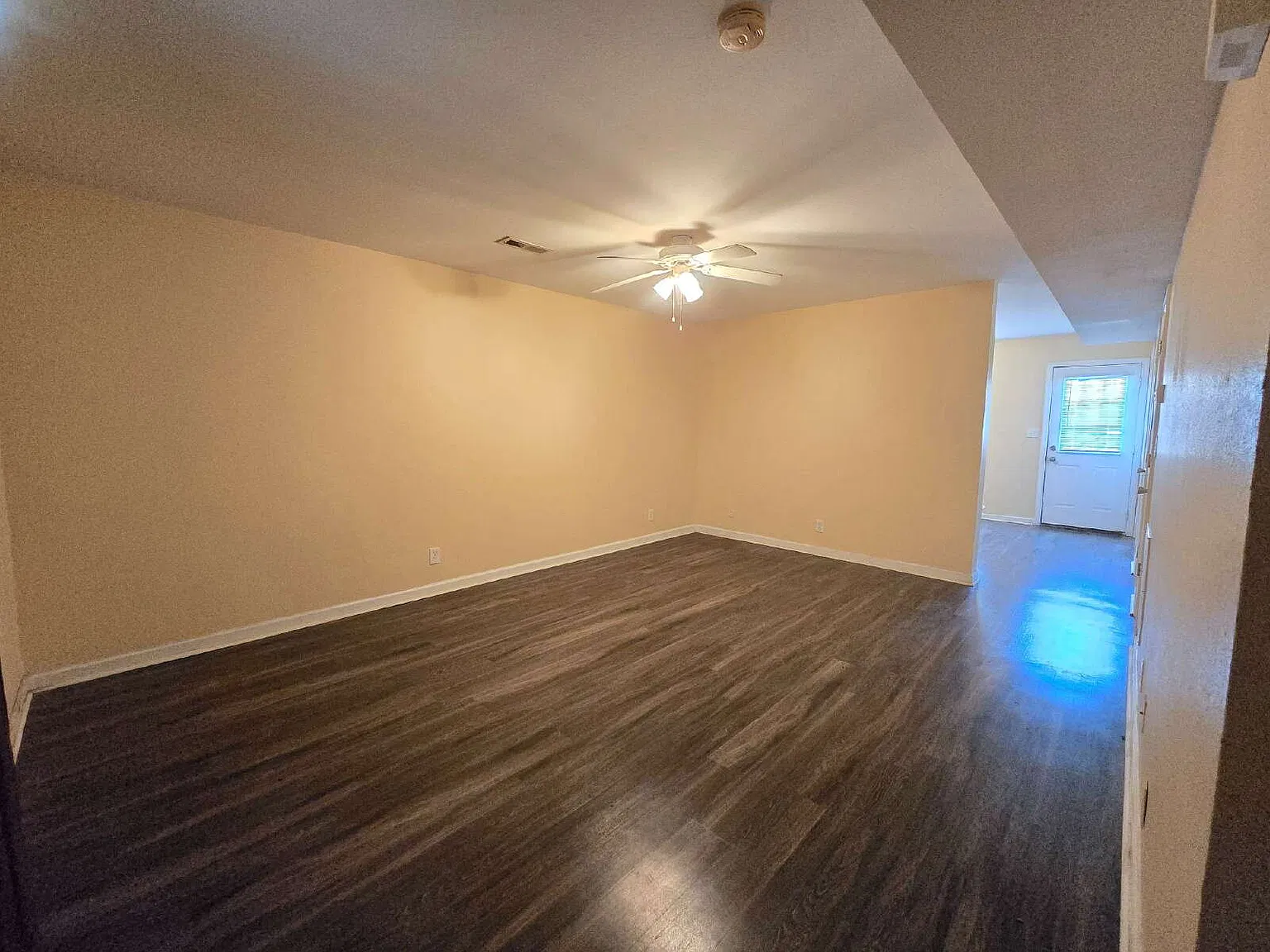 2 bed, 1.5 bath, 1020 sqft, $975 — Photo 2