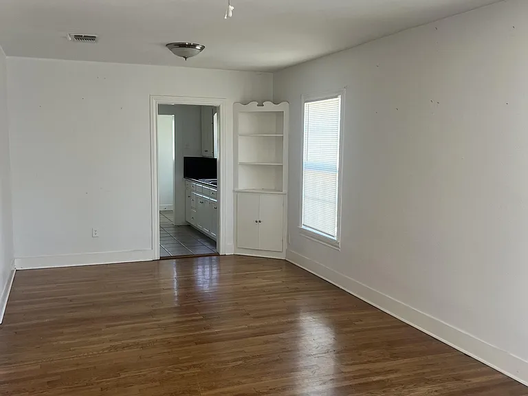 219 La Salle Dr — Photo 5
