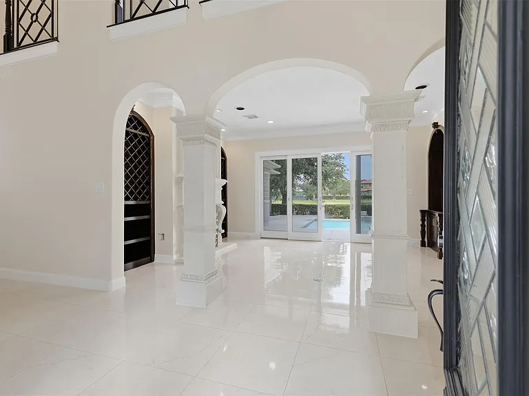 3315 Riviera Dr — Photo 7