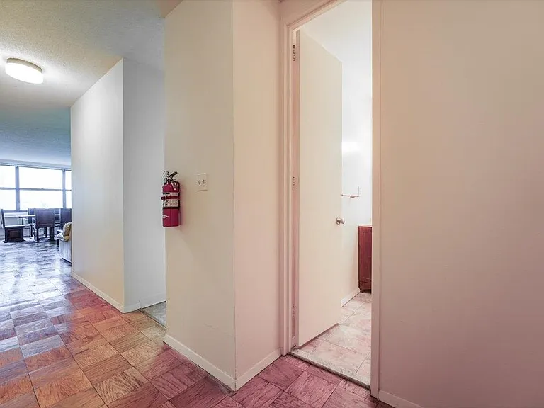 7002 Boulevard East #6H — Photo 12