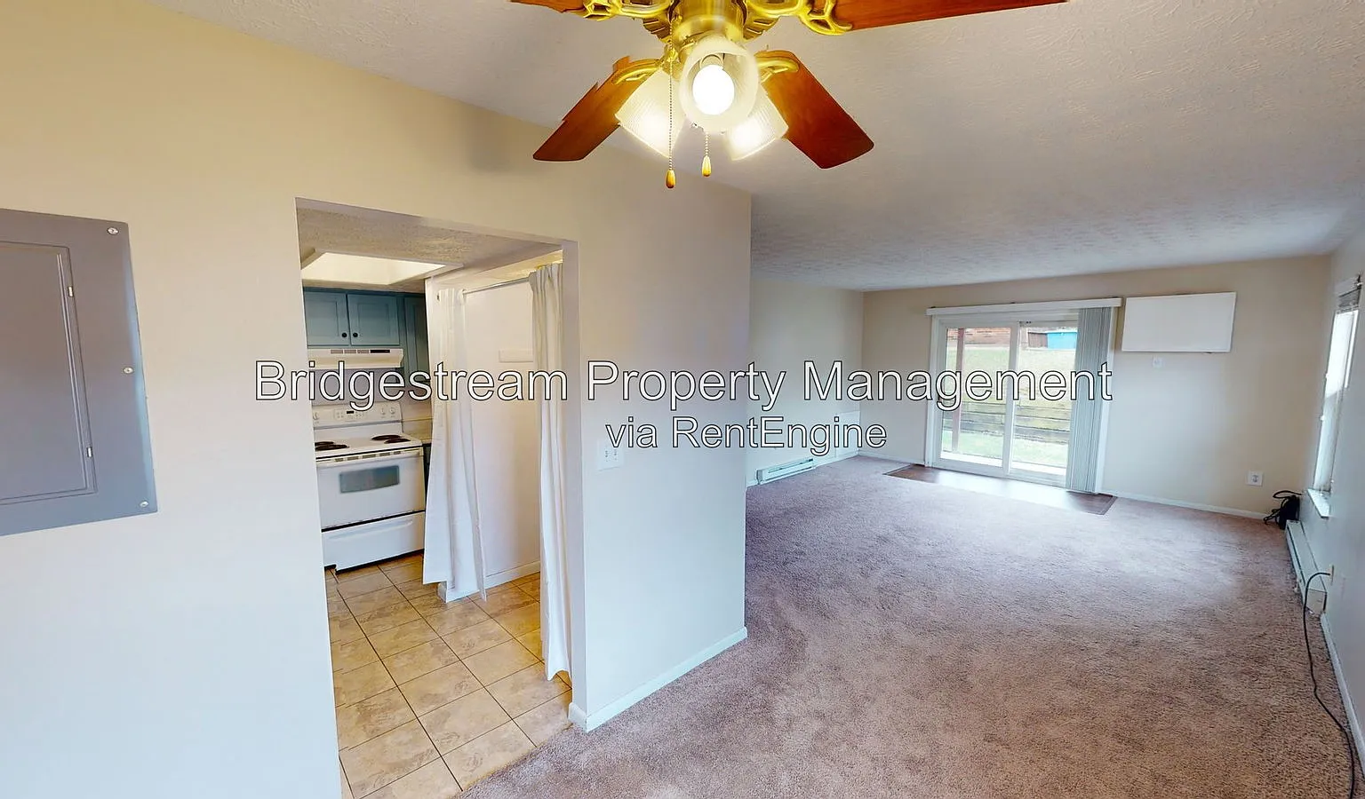 2 bed, 1.0 bath, $995 — Photo 2