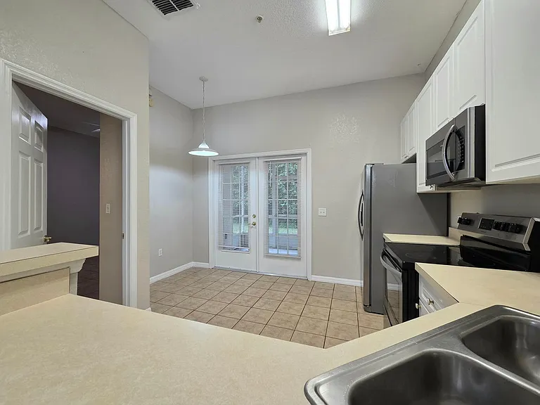 141 Reserve Cir #109 — Photo 6