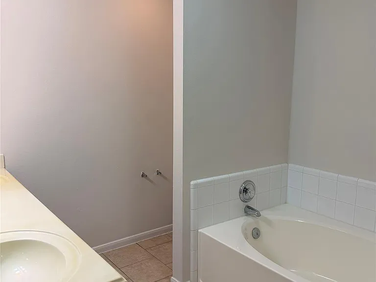 4817 Falcon Forest Dr — Photo 10