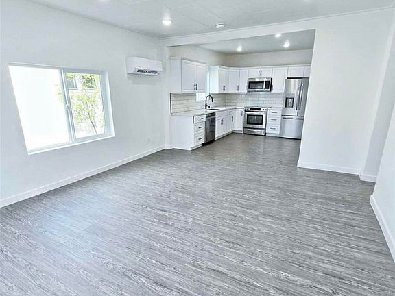 3rd image of 611 Frisco St