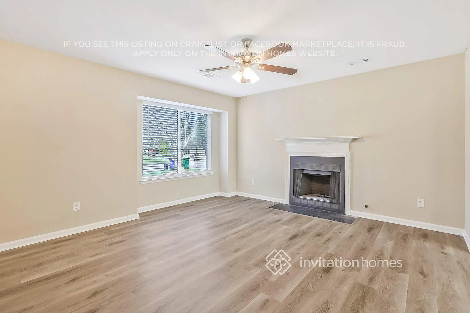 610 Woodcrest Manor Dr Stone Mountain, GA 30083 — Photo 2