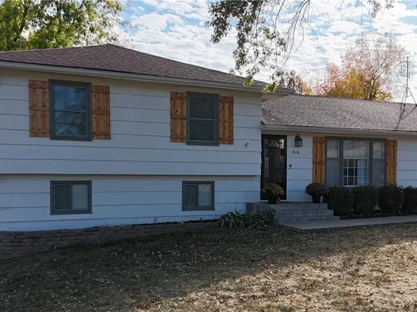 3518 Nickell Dr, Saint Joseph, MO 64506
