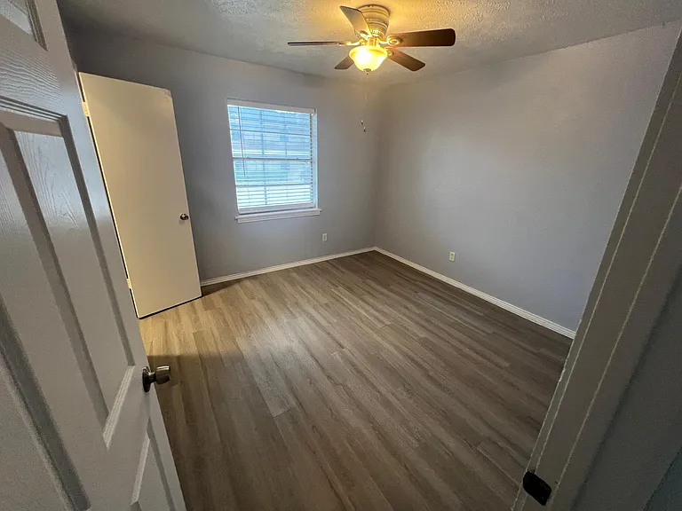 Hampton Gardens Apartment — Photo 33