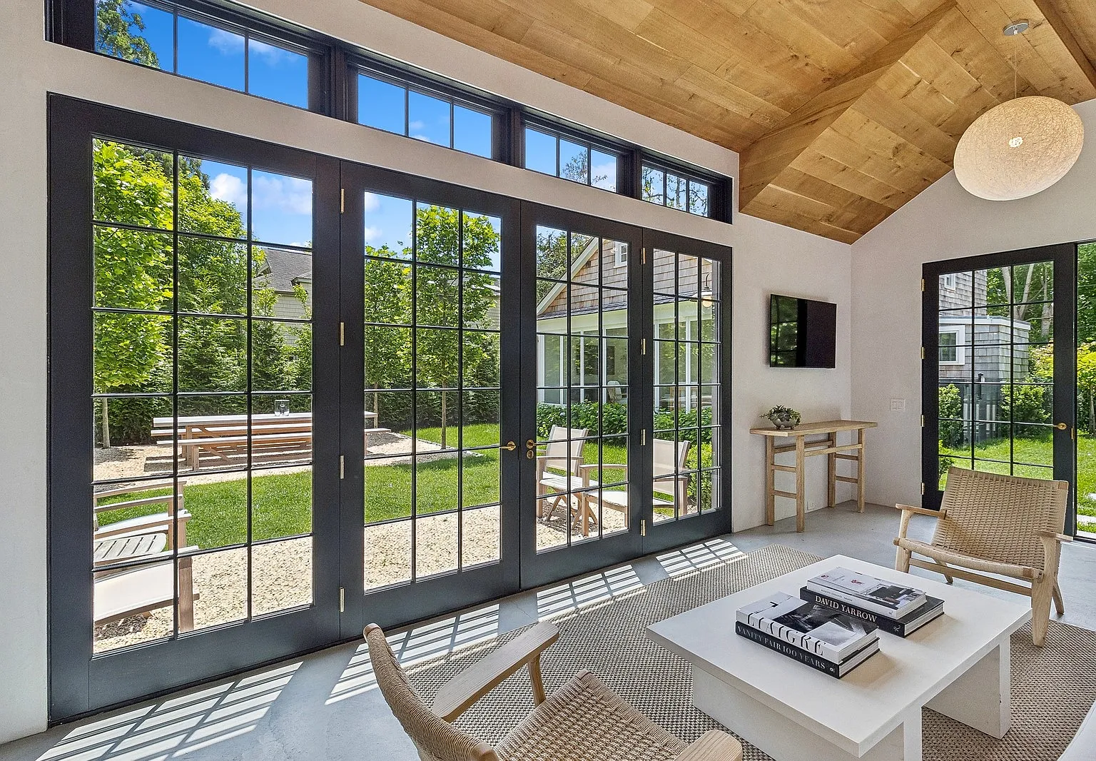 Amagansett Village Hidden Oasis — Photo 3