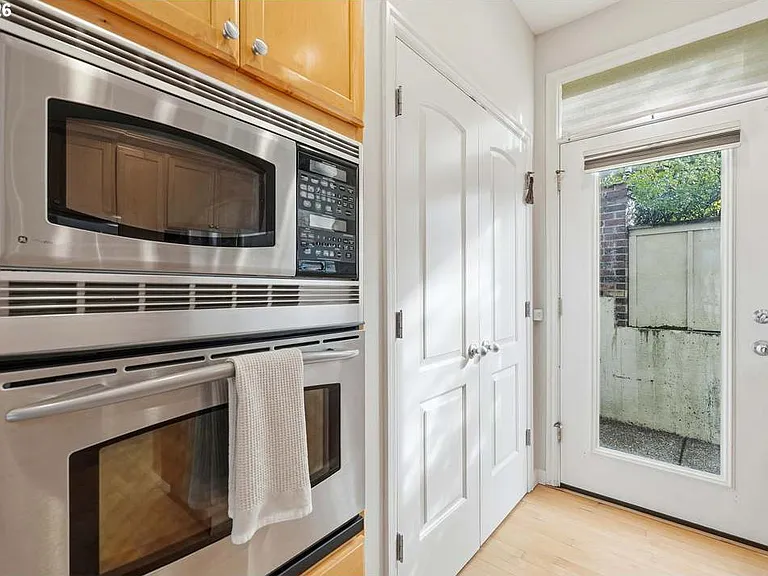 2442 NW Burnett St — Photo 14