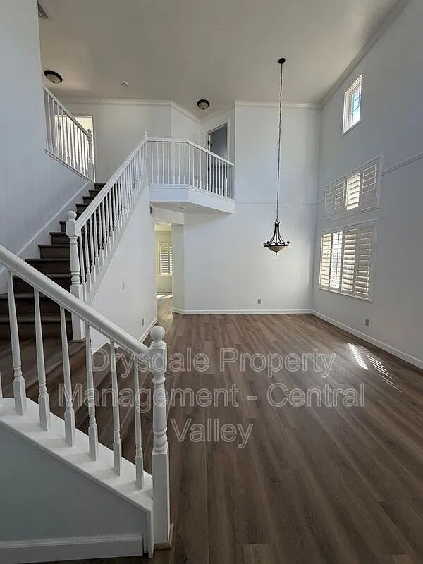 4 bed, 2.5 bath, 2057 sqft, $2,900 — Photo 1