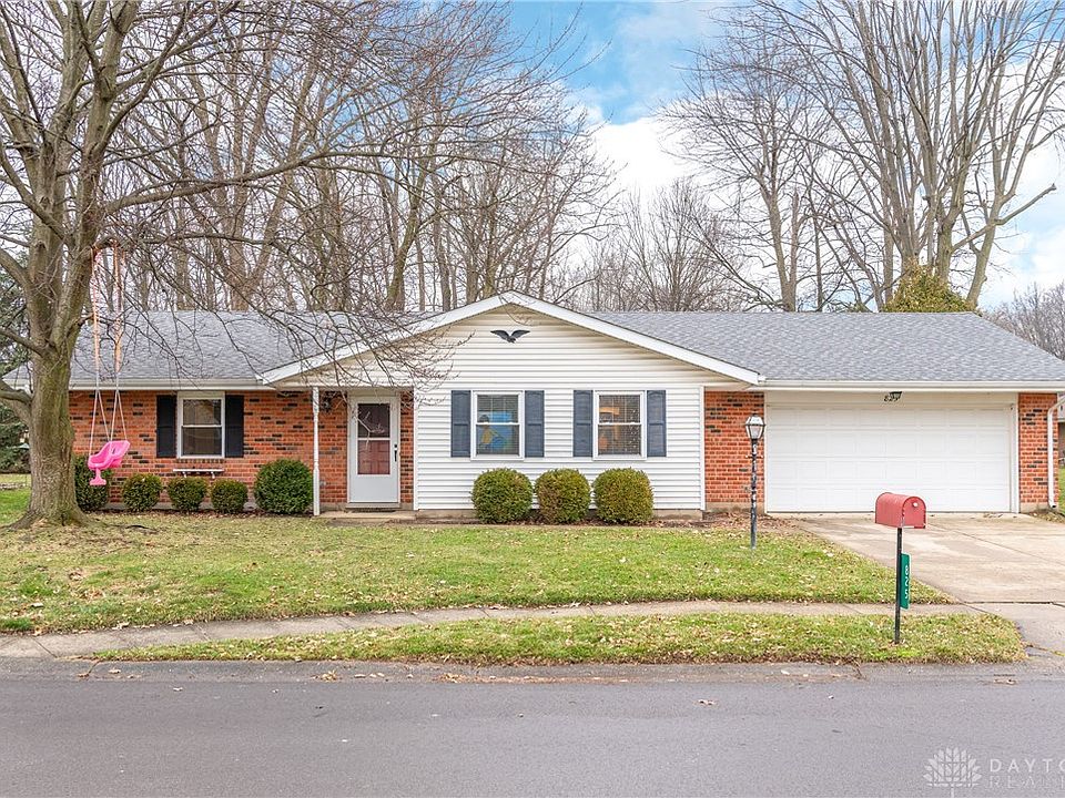 1st image of 825 Hawthorne Dr