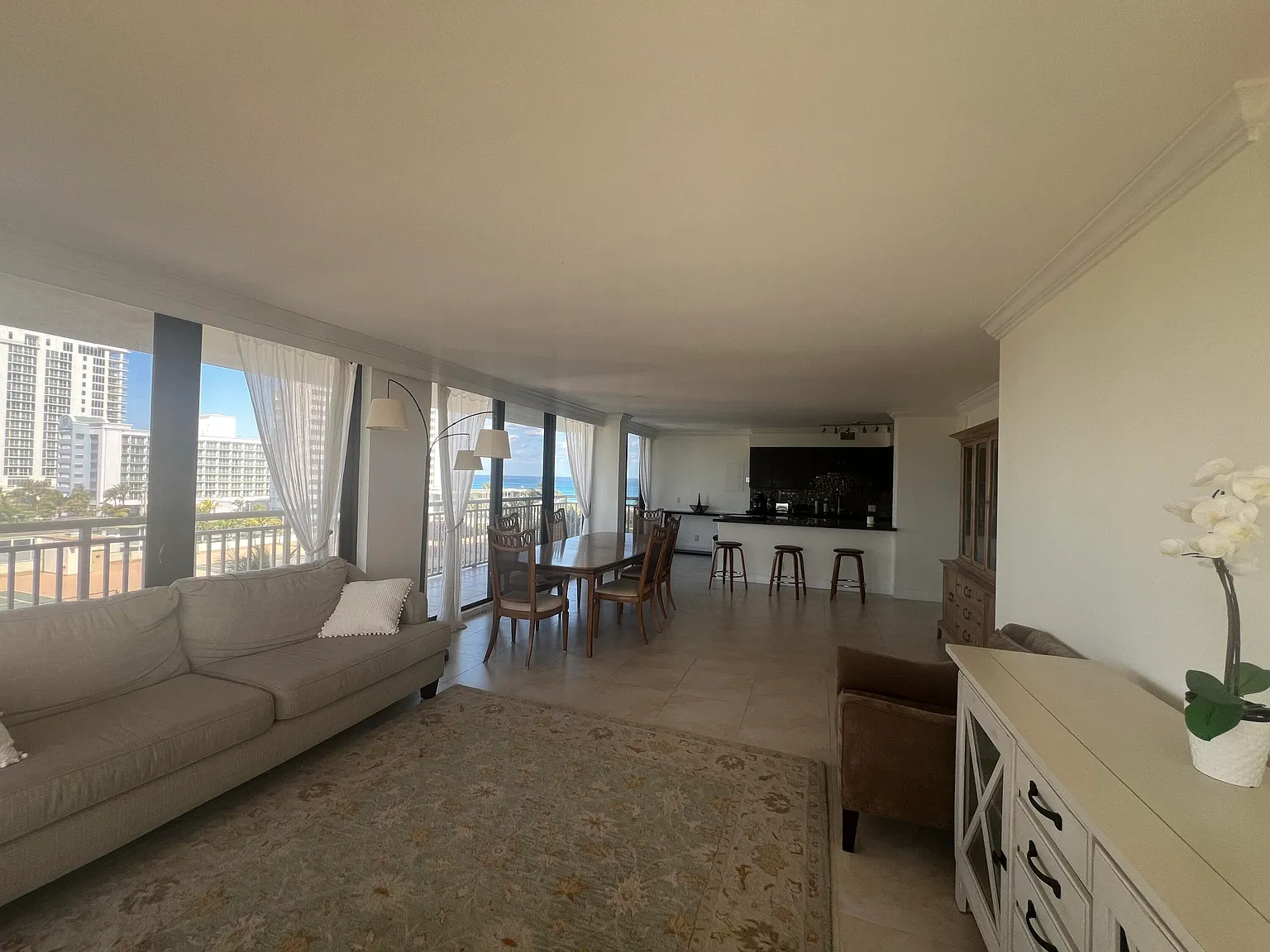 2 bed, 2.0 bath, 1566 sqft, $6,900 — Photo 4