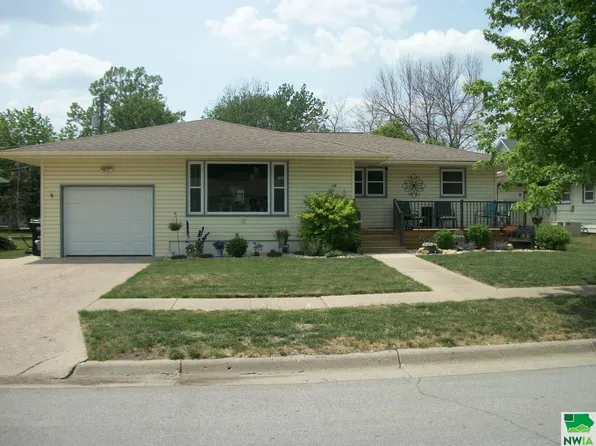 633 N Saratoga Ave, Cherokee, IA 51012