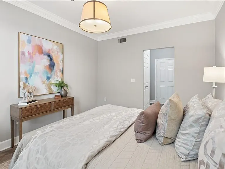 3777 Peachtree Rd #914 — Photo 12