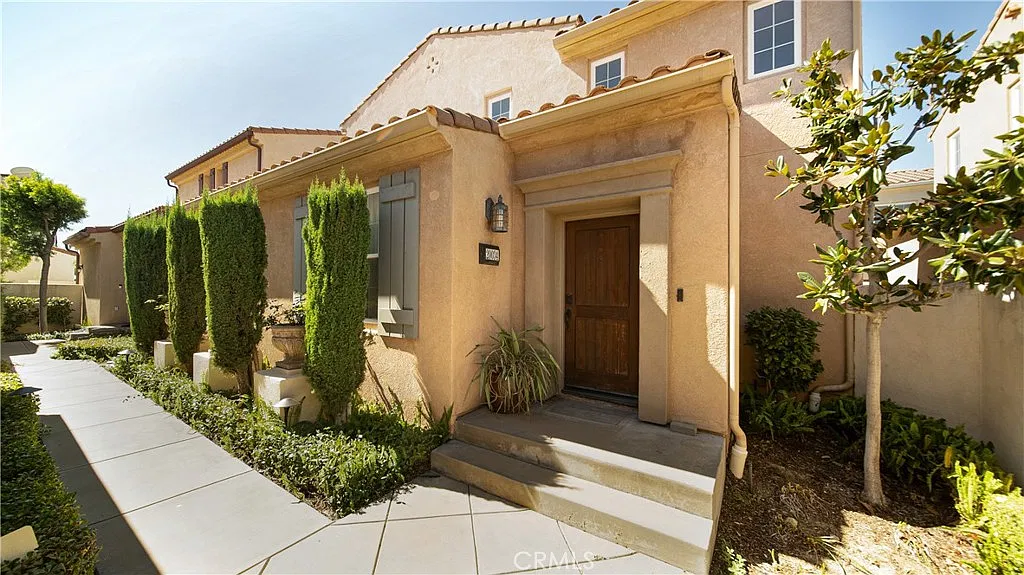 3 bed, 1341 sqft, $4,150 — Photo 2