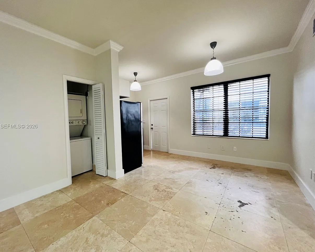 2 bed, 1075 sqft, $3,650 — Photo 2