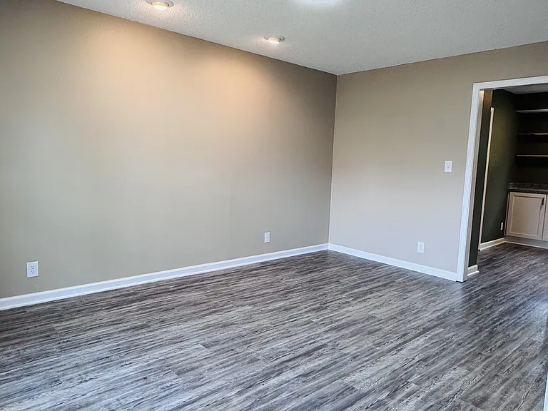 474 Bamburg Dr — Photo 7