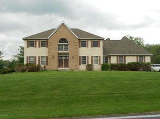 5608 Broadacre Dr, Stroudsburg, PA 18360