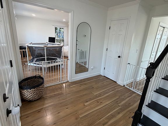 4th image of 122 Hollyridge Rd