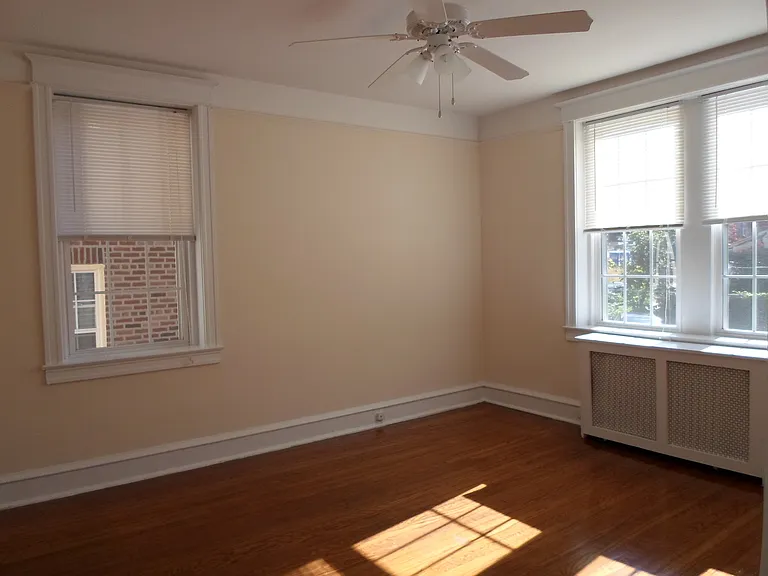 Upsal Gardens Apartments- Beautiful historical building with breathtaking charm! — Photo 35