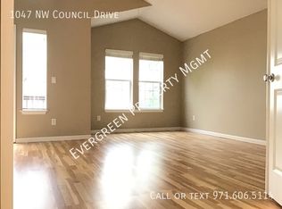 1047 NW Council Dr, Gresham, OR 97030