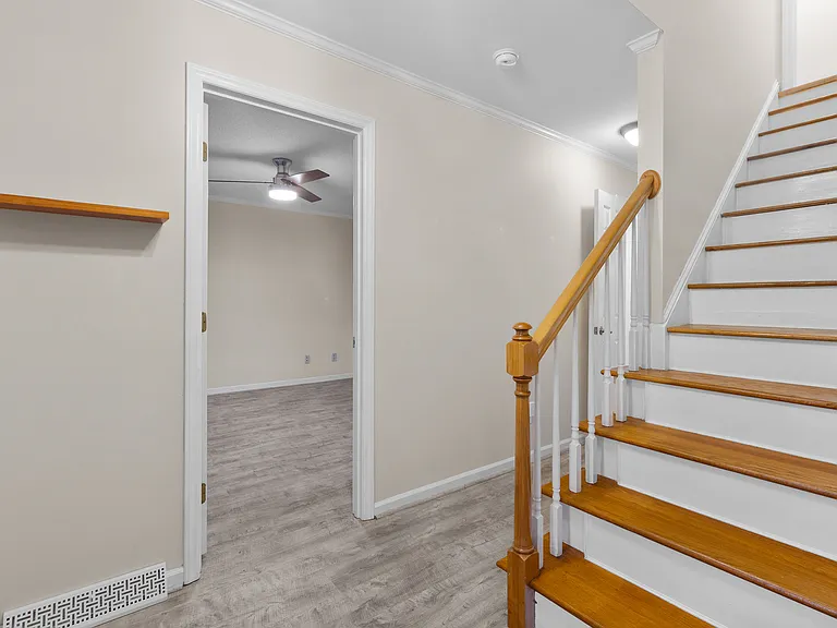 502 Westfield Ln — Photo 7