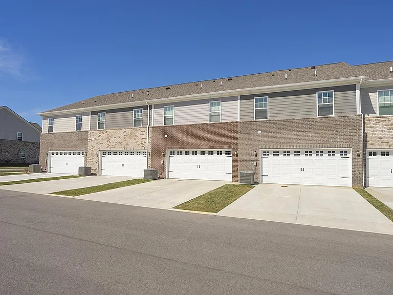 517 Swanholme Dr — Photo 37