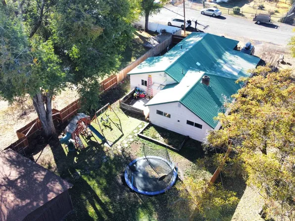 943 S H St, Lakeview, OR 97630