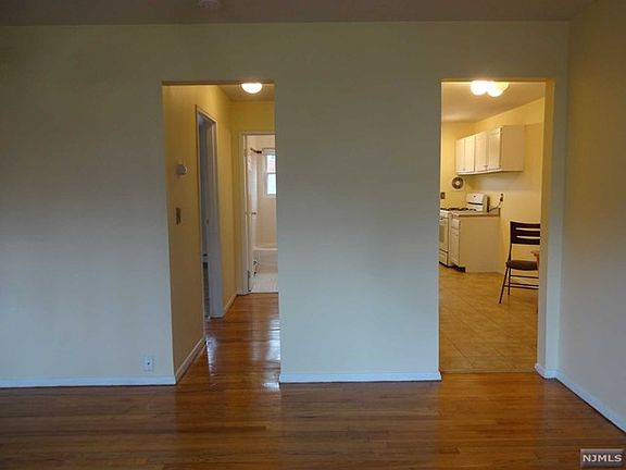 4th image of 29 Regency Park #29