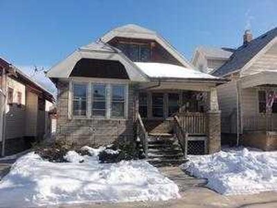 3250 N 41st St, Milwaukee, WI, 53216