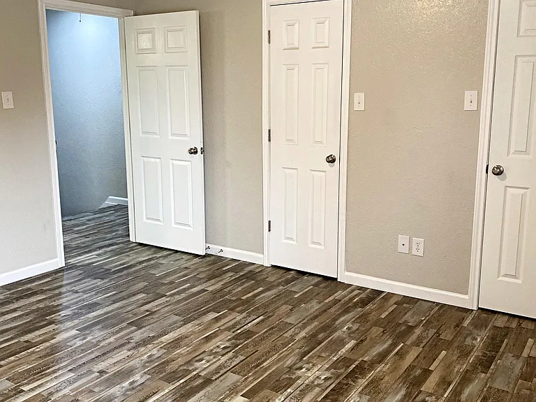 7882 Gladys Ave — Photo 10