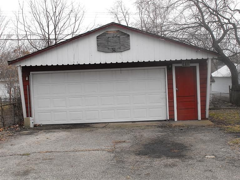 2nd image of 2532 Guernsey Dell Ave