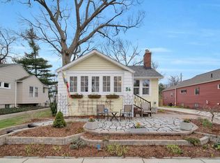 56 Maywood Ave, Pleasant Ridge, MI 48069