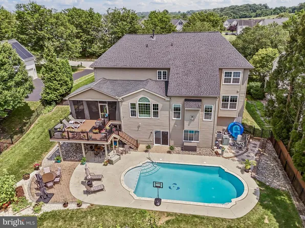 207 Honey Locust Dr, Avondale, PA 19311