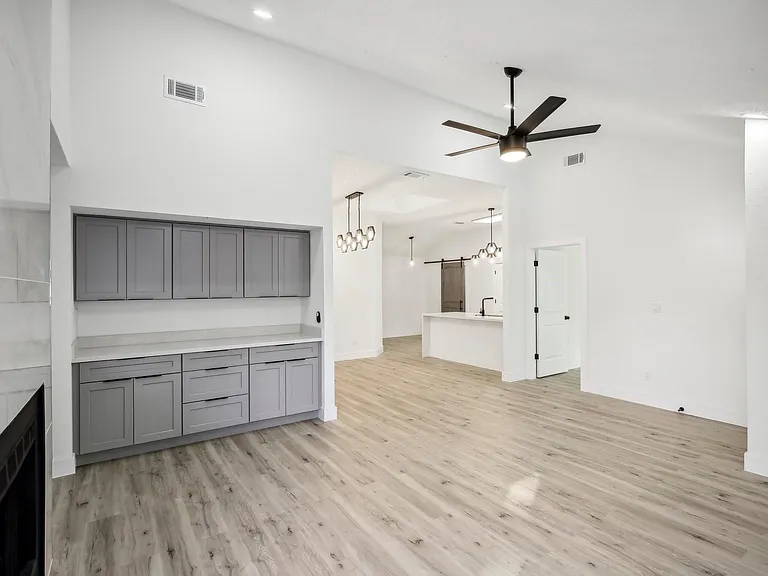 11615 Henley Dr — Photo 14