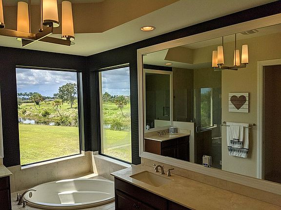 5th image of 306 SE Fascino Cir