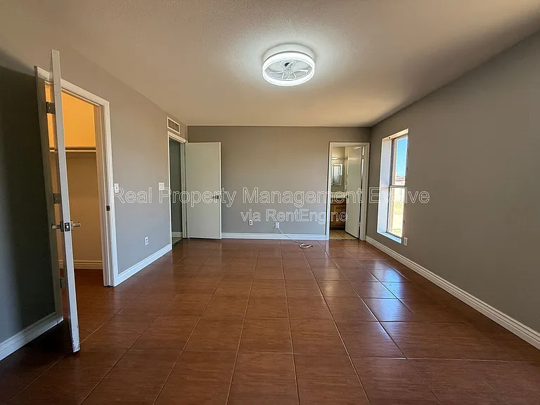 3626 W Angela Dr — Photo 14