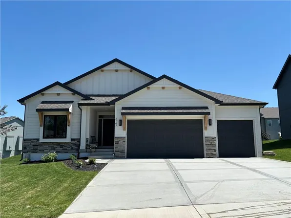 2147 Little Creek Ct, Liberty, MO 64068