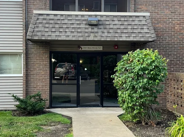 2301 Beau Monde Ter APT 203, Lisle, IL 60532
