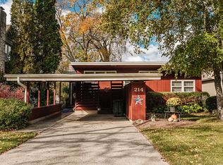 214 N Maple Ter, Oconomowoc, WI 53066