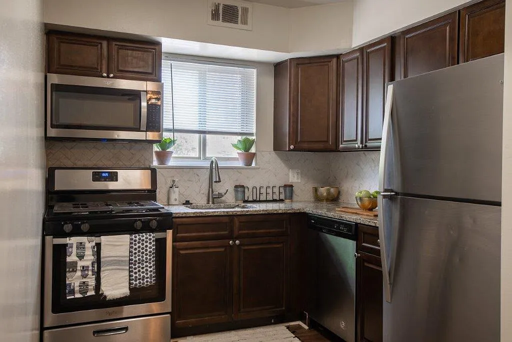 Glen Ridge Apartment Homes — Photo 4
