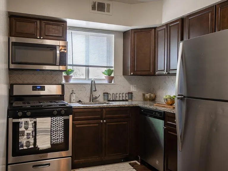Glen Ridge Apartment Homes — Photo 4