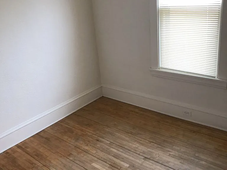 815 Logan Ave N — Photo 12