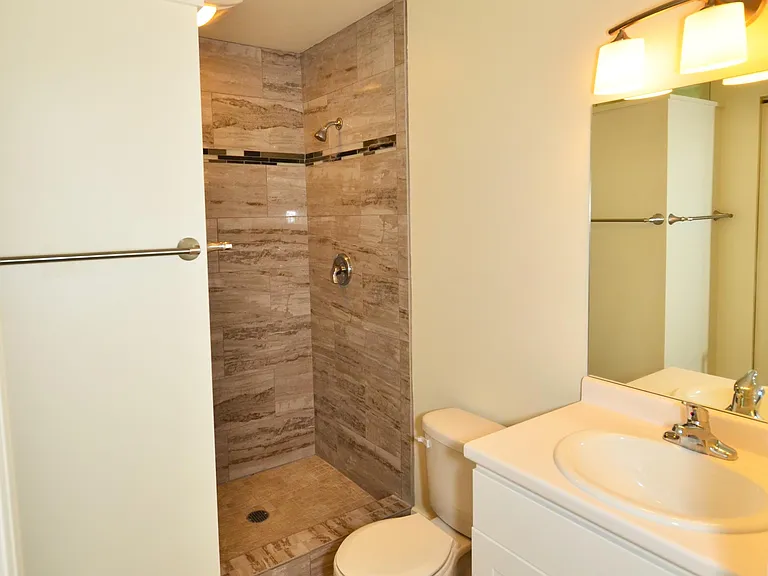 231 Carron St — Photo 4