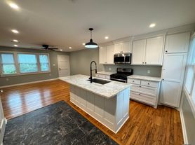1548 S Acadian Thwy, Baton Rouge, LA