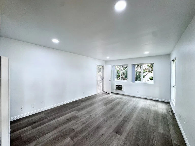 7622 Pickering Ave #A — Photo 4
